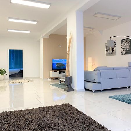 Stadtsuite Mit Sauna In Wiener Neustadt 135 M2 Extérieur photo
