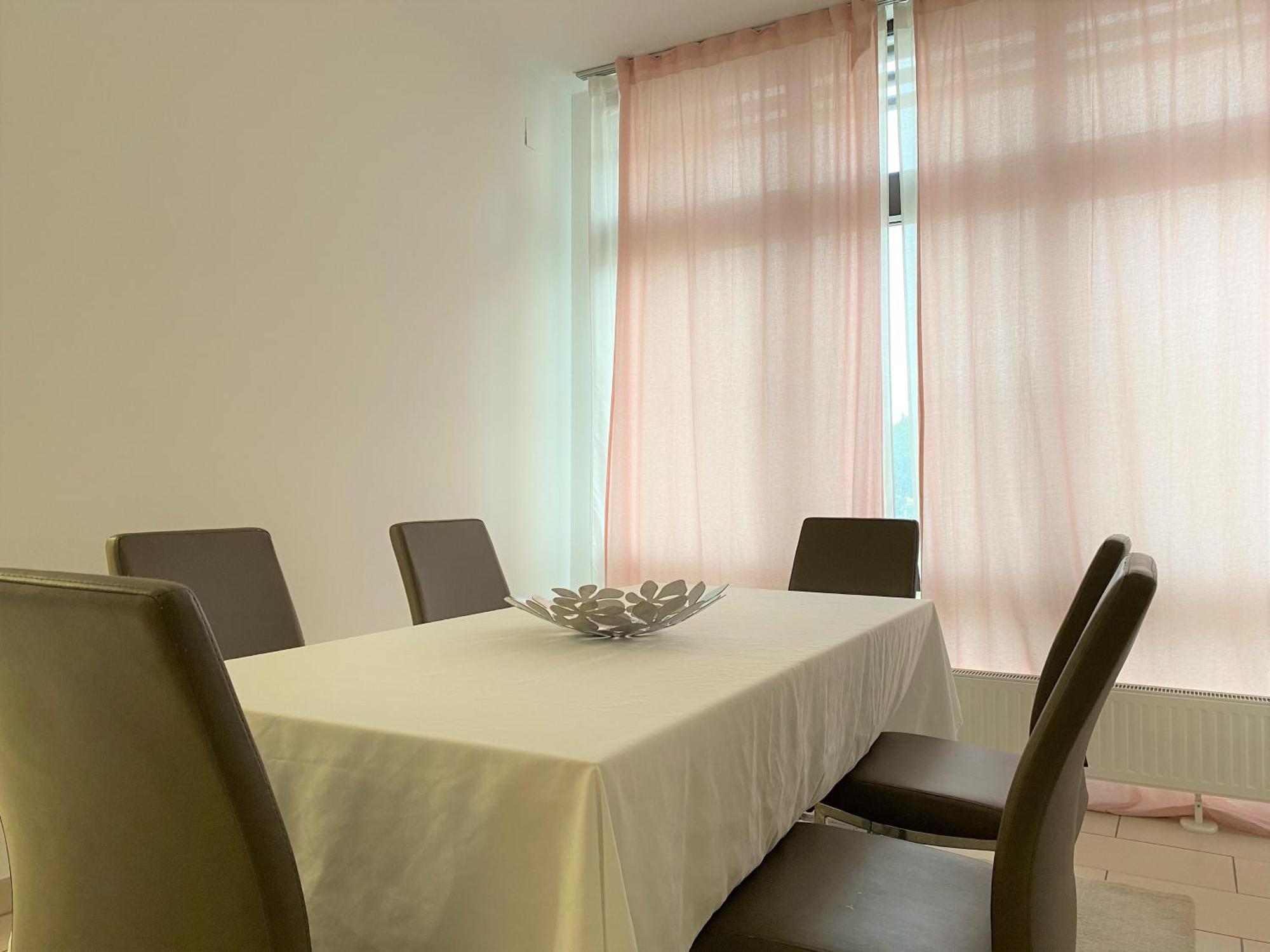 Stadtsuite Mit Sauna In Wiener Neustadt 135 M2 Extérieur photo