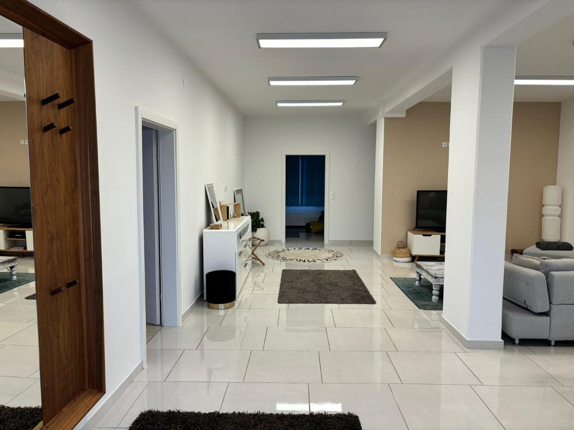 Stadtsuite Mit Sauna In Wiener Neustadt 135 M2 Extérieur photo